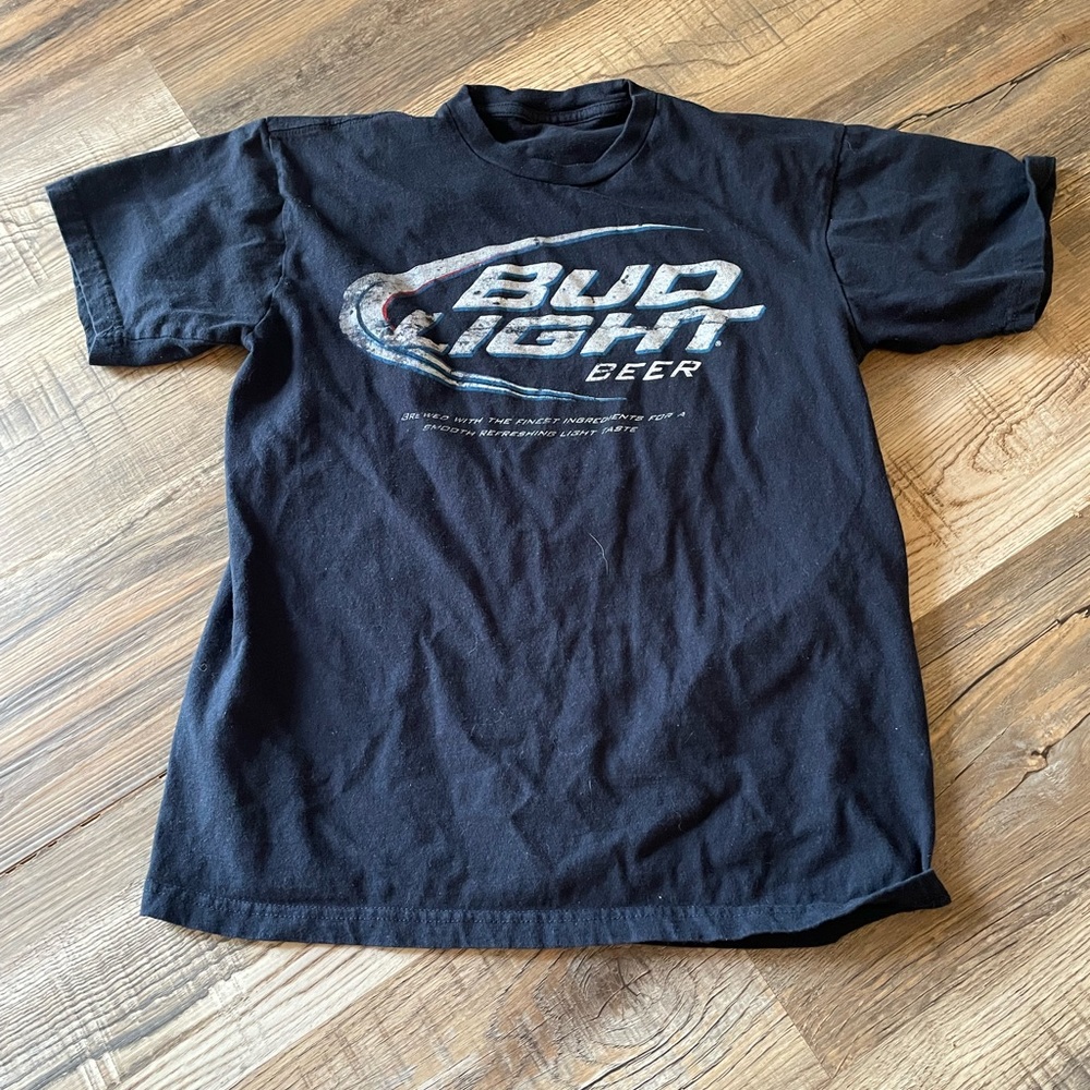 Men’s medium bud light tshirt size medium